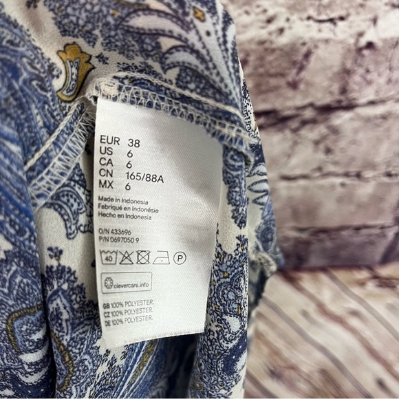 H&M Blue Paisley Print Button Sleeveless Blouse - Picture 5 of 7